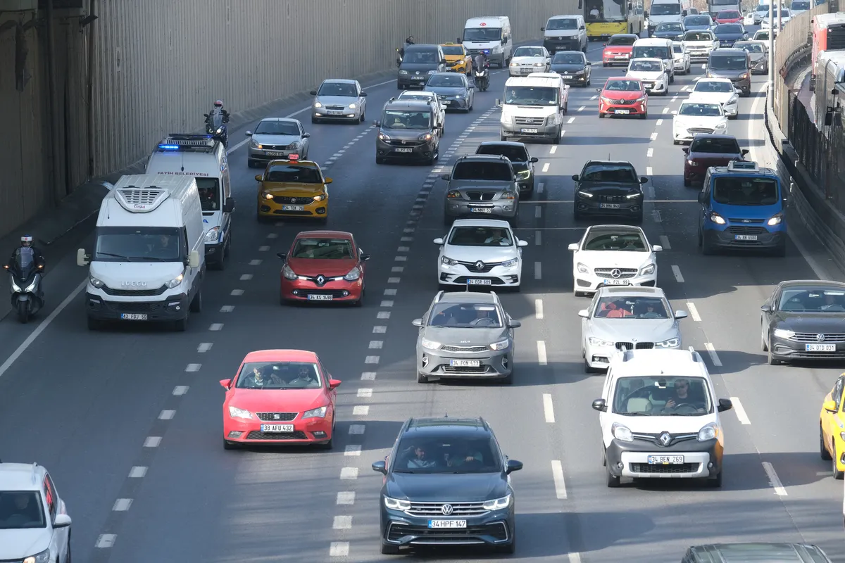 31-temmuz-istanbulda-kapali-yollar-ve-alternatif-guzergahlar-1785481470496.jpg Sürücüler ulaşım için TEM Kuzey Yol, Büyükdere, Azerbaycan, Kemerburgaz, Cendere, Selçuklu ve Anadolu caddeleri ile Gün Işığı Sokak’a yönlendirilecek.