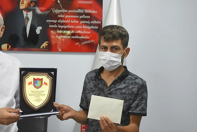 İzmir’de taksici şaştı kaldı! Unutulan çantadan 2.5 kilo altın çıktı - 5