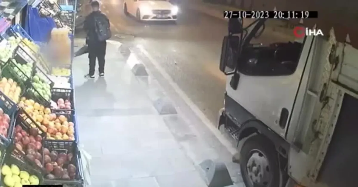 Arnavutköy’de silahlı saldırı kamerada