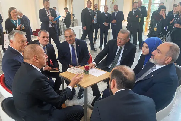 Başkan Erdoğan’a soru soran kişi Sorosçu çıktı: O hep gazetecileri satın alır zaten