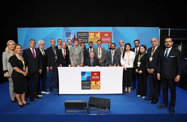 Son dakika: Başkan Erdoğan NATO Zirvesi sonrası gazetecilere konuştu! Terörle mücadele etmeleri söz konusu olabilir mi? İsveç ve Finlandiya mesajı - 1