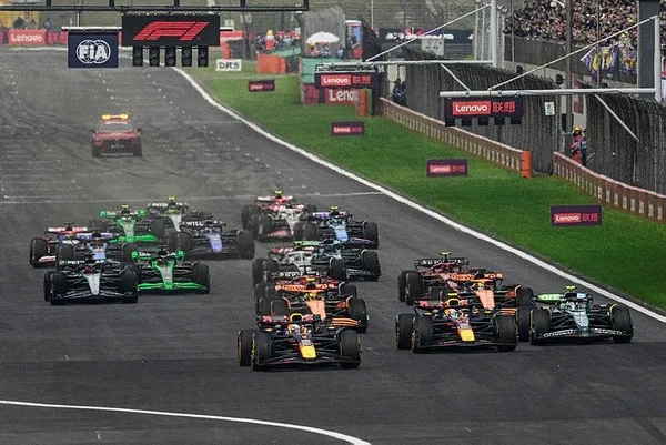 formula-1-yarislari-turkiyeye-geliyor-bakan-ersoy-tarih-vererek-duyurdu-1714466361940.jpeg Formula 1 yarışları Türkiye'ye geliyor! Bakan Ersoy tarih vererek duyurdu - 5