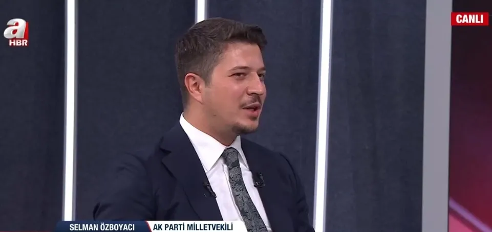 ak-partili-ozboyaci-ilk-kez-paylasti-chpli-vekilden-tarihi-itiraf-erdoganin-kiymetini-bilin-1778795411601.jpg AK Partili Özboyacı ilk kez paylaştı! CHP’li vekilden tarihi itiraf: Erdoğan'ın kıymetini bilin! - 1