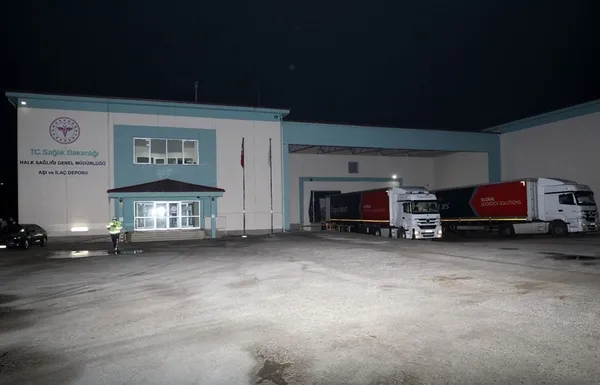Türkiye'ye gelen koronavirüs aşıları görüntülendi - 13