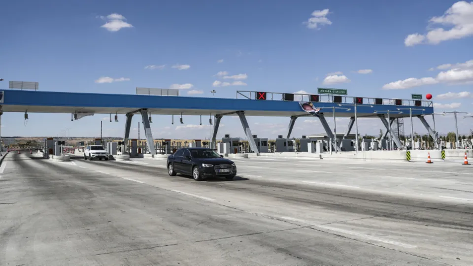 Ankara-Niğde Otoyolu'ndan ilk gün 10 bine yakın araç geçti
