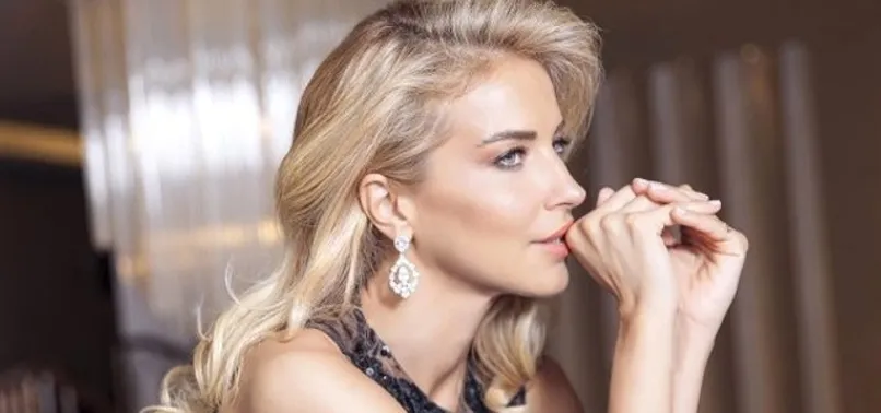Burcu Esmersoy'la Lindsay Lohan rekabeti!