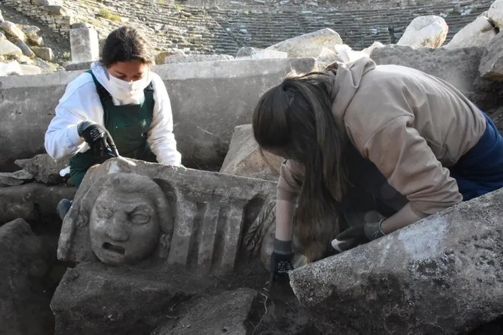 3 bin yıllık Strakonikeia Antik Kenti’nde heyecanlandıran olay! 10 mask bulundu
