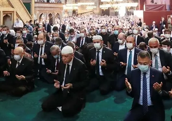 Fatih'in emaneti artık mahzun değil! Diriliş ruhuyla ilk namaz