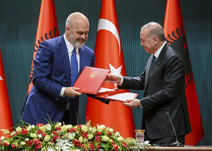 FETÖ’ye neşter! Arnavutluk Başbakanı Edi Rama kararı duyurdu