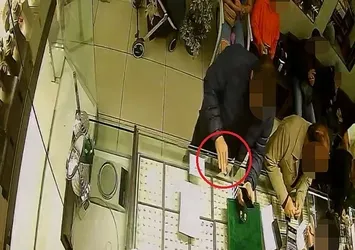 Samsun'da kuyumcu soygunu! Kaşla göz arasında cebe indirdi