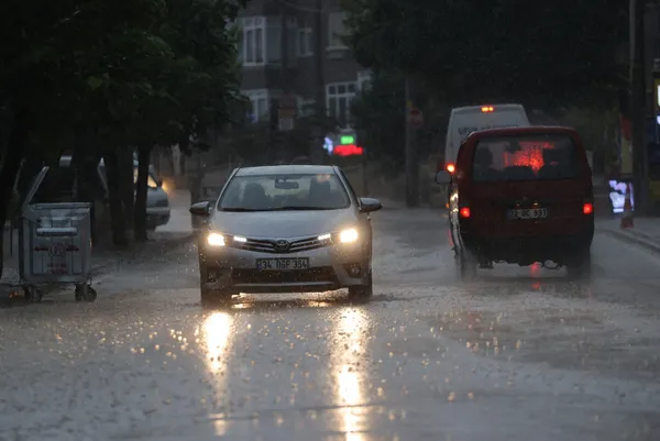 13-agustos-istanbul-izmir-ankara-hava-durumu-bugun-hava-nasil-olacak-meteorolojiden-sel-ve-firtina-uyarisi-1628912677093.jpg 14 Ağustos İstanbul, İzmir, Ankara hava durumu: Bugün hava nasıl olacak? Meteorolojiden sel ve fırtına uyarısı - 9