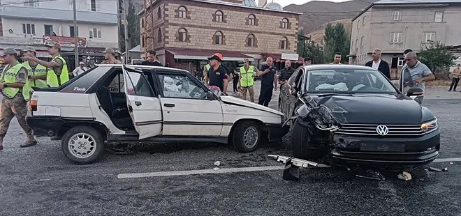 Muş'ta iki araç çarpıştı: 5 yaralı