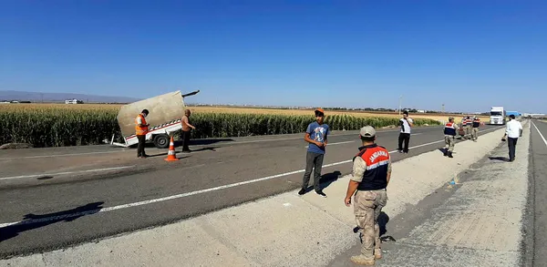 Son dakika: Diyarbakır'da TIR ile minibüs çarpıştı: 1 kişi öldü 19 kişi yaralandı - 3