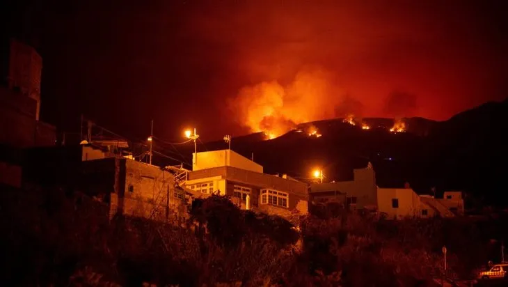 İspanya’nın Tenerife Adası’nda dehşete düşüren görüntüler! Çaresiz kaldılar