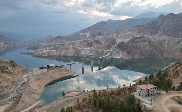 475 metresi tamamlandı! Yusufeli Merkez Viyadüğü’nde sona doğru