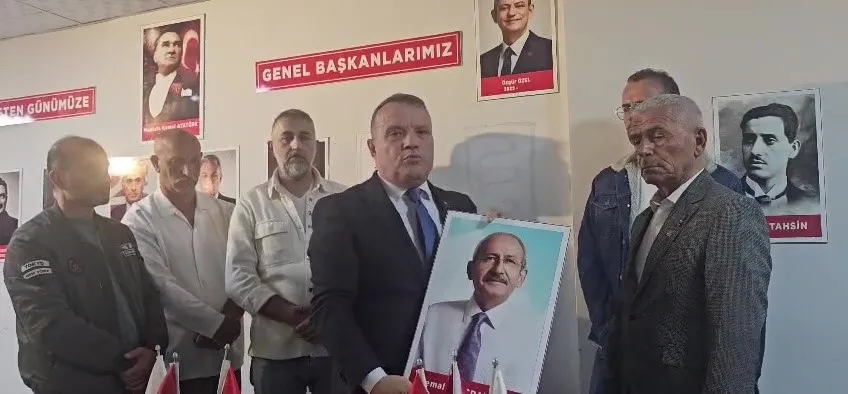 chpde-arinma-savasi-derinlesti-kilicdaroglunun-fotografi-kaldirildi-1779327350334.jpg CHP'de arınma savaşı derinleşti! Kılıçdaroğlu'nun fotoğrafı kaldırıldı - 1