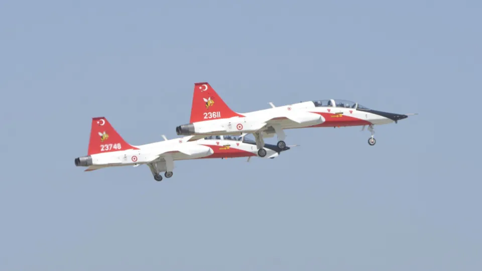 Çiğli 2'nci Ana Jet Üssü Komutanlığı'nda Mehmetçik bayramda da görevde!