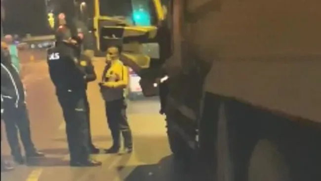 Sağlık çalışanı nöbetten dönerken fark edip kaçak döküm yapan hafriyat kamyonunu yakalattı - 1