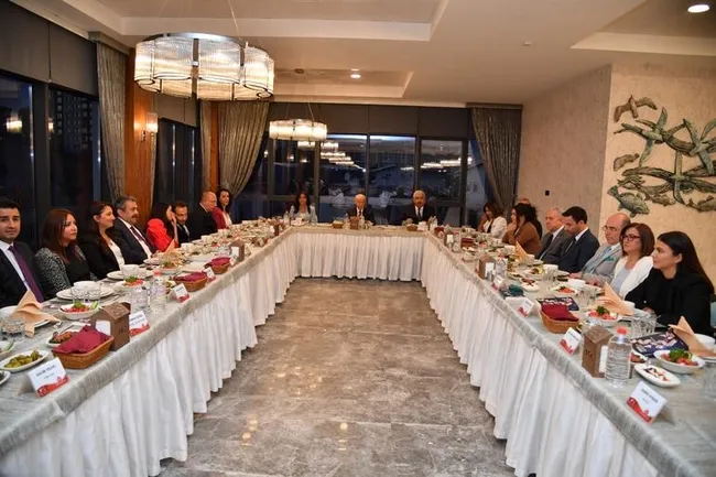 Bahçeli: AK Parti'yi bölmek Türkiye düşmanlarına yarar - 1