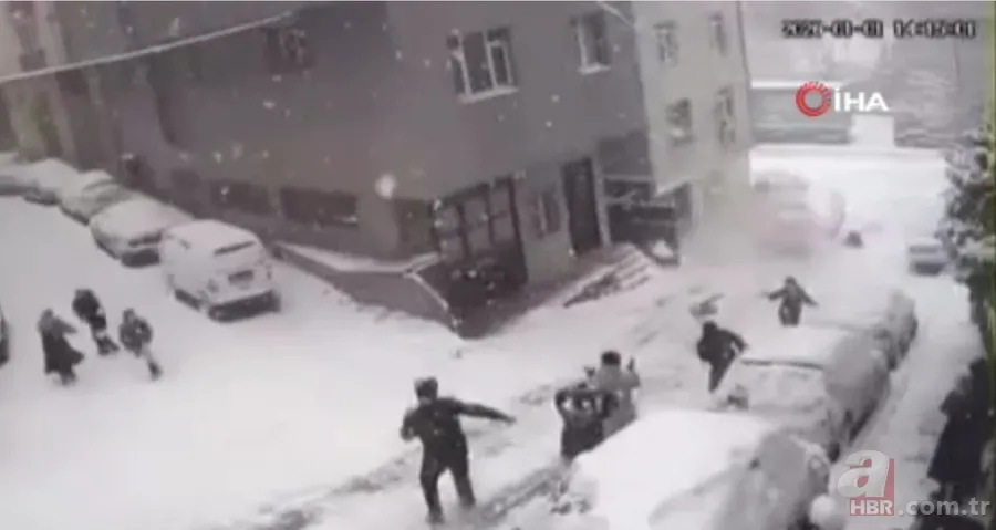 Kağıthane'de kaygan zemin faciası! Yokuştan kayan kamyonet çocuklara çarptı 1