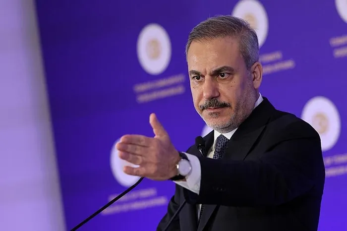 bakan-hakan-fidandan-ypgye-operasyon-mesaji-gerekirse-biz-yapariz-1736513206874.jpeg Dışişleri Bakanı Hakan Fidan (AA)