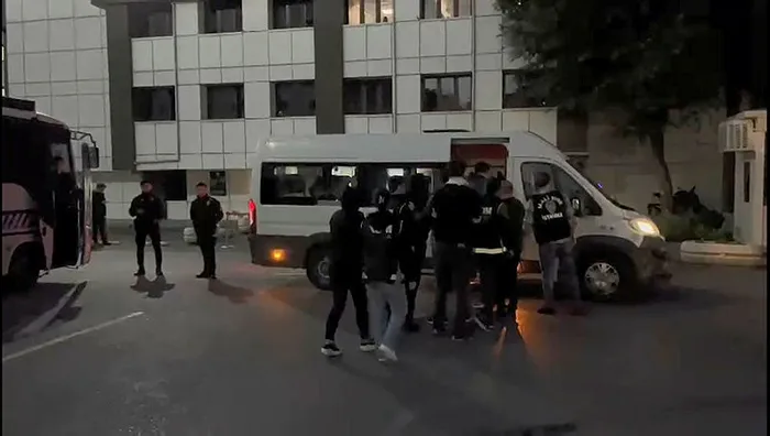 İstanbul merkezli 4 ildeki borsada dolandırıcılık soruşturmasında yeni gelişme: Mehmet Akdere dahil 5 kişi tutuklandı