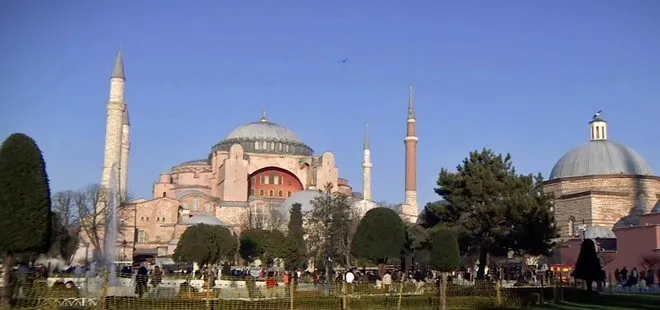 Ayasofya Camii’ne girişler yabancı turistler için ücretli olacak