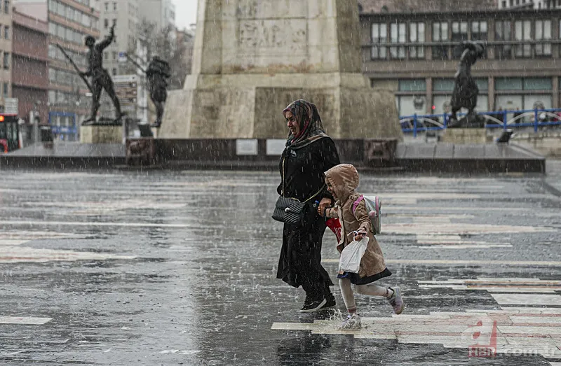 Nisan yağmurları başladı: 22 ilde sağanak uyarısı! Çöl tozu ve kuvvetli rüzgara dikkat: İstanbul, Kastamonu, Erzurum… 5