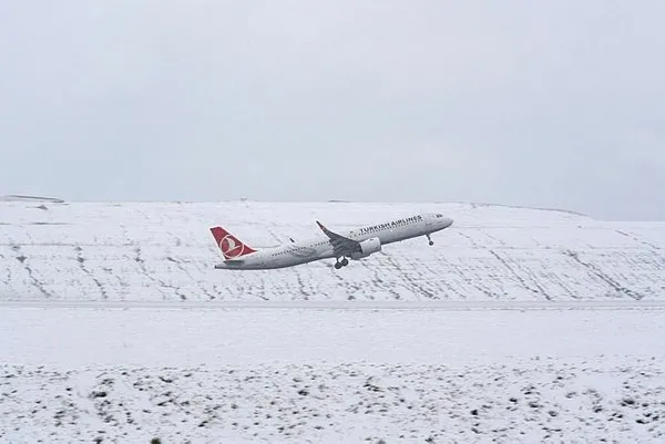 Son dakika: Hava trafiğine kar engeli! Bugün uçuşu olanlar dikkat: THY 484 seferini iptal etti - 2