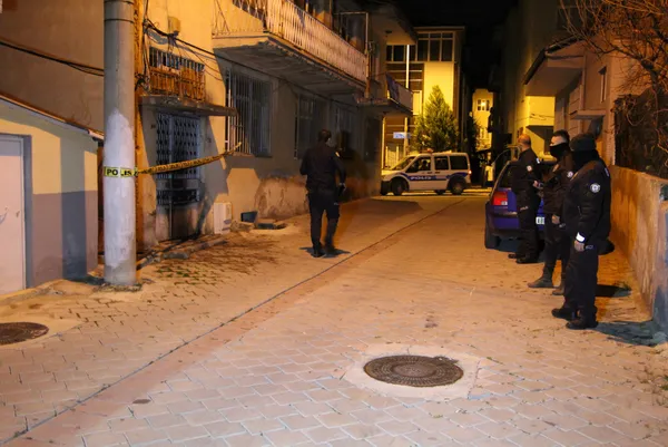1612245690051.jpg Eski sevgilisinin evini kudaklamaya çalıştı! - 1