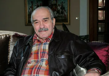 Fikret Hakan hayatını kaybetti