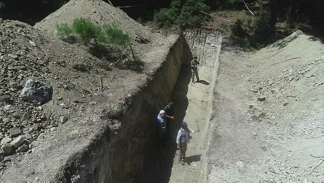 Deprem uzmanları, İzmir'i etkileyen fayı inceledi - 4