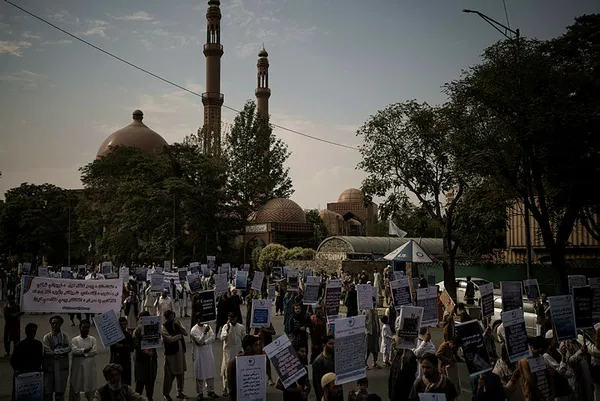 Afganistan’dan gelen son görüntüler kan dondurdu!