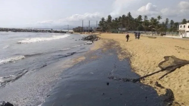 Şili’de 40 bin litre akaryakıt denize döküldü