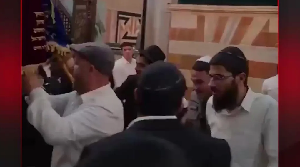 SİYONİSTLER CAMİDE DANS ETTİLER