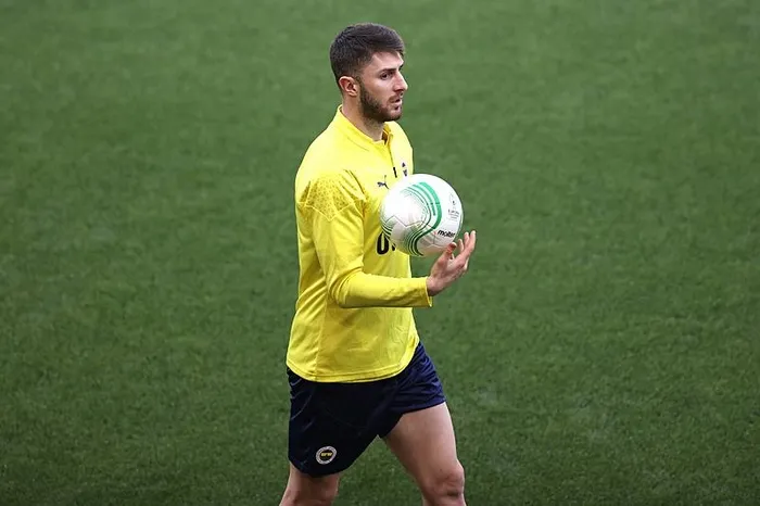 ismail-kartaldan-olympiakos-fenerbahce-maci-oncesi-flas-aciklamalar-turu-gecmek-istiyoruz-1712767311955.jpeg İsmail Kartal'dan Olympiakos-Fenerbahçe maçı öncesi flaş açıklamalar: Turu geçmek istiyoruz - 2