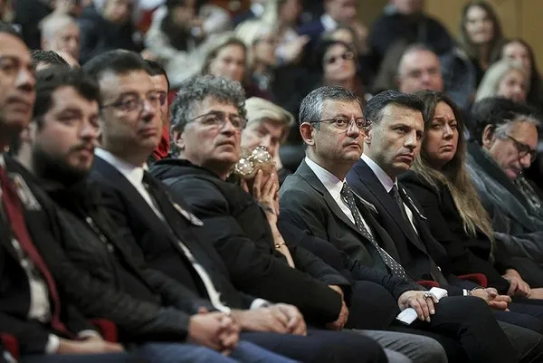 CHP’de çift başlı yönetim krizi! Antalya’da olaylı kamp: Ekrem İmamoğlu çok ön plana çıktı | Kemal Kılıçdaroğlu yakınları Özgür Özel’i sıkıştırıyor