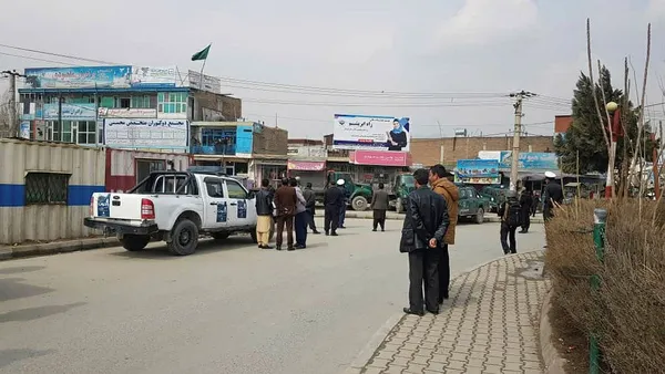 Son dakika: Afganistan'da siyasi liderlerin bulunduğu törene silahlı ve bombalı saldırı - 1