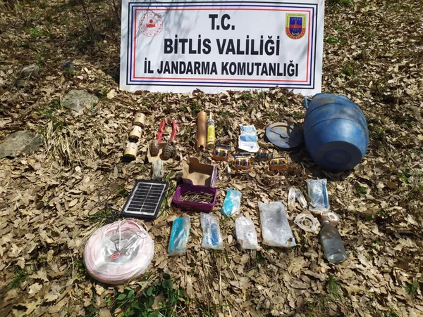 Son dakika | Bitlis'te PKK'ya önemli operasyon! Teröristlere ait mühimmat ele geçirildi - 2