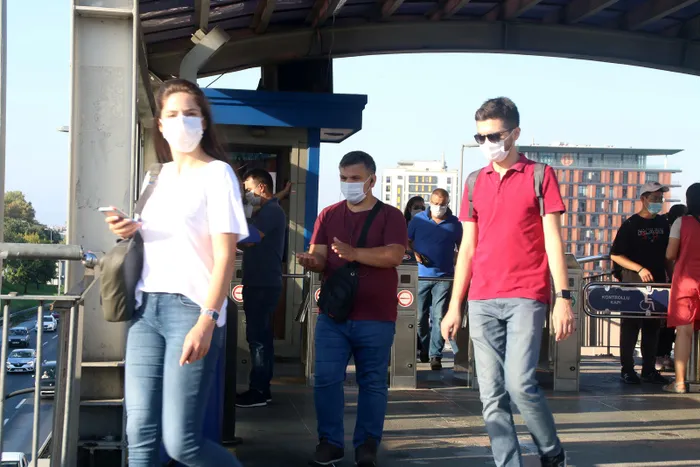 Vatandaşların metrobüs isyanı! Sosyal mesafesiz yolculuğa tepki gösterdiler