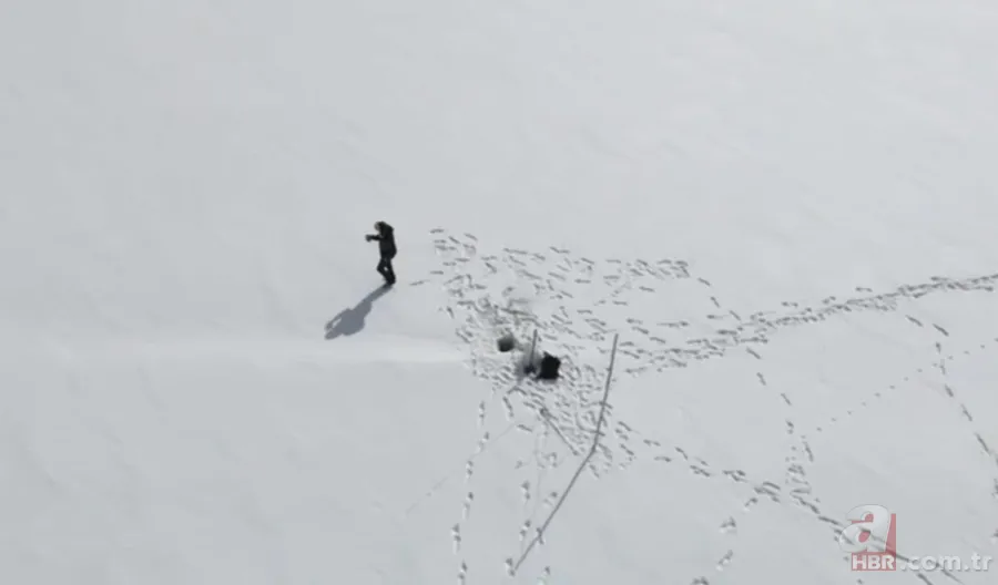 Görüntüler Türkiye’den! Kazma küreği aldılar balıkları kaptılar | İşte Eskimo usulü balık avı 2