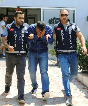 Antalya’da Kazak iş insanına ’Kağıt’tan tuzak! Polis kıskıvrak yakaladı