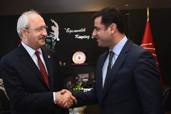 terorist-duran-kalkan-hdpye-yol-gosterdi-turkiyeyi-yonetmeli-ve-iktidari-kimlerle-paylasacagi-konusulmali-1624398765523.jpg Terörist Duran Kalkan HDP'ye yol gösterdi! Türkiye'yi yönetmeli ve iktidarı kimlerle paylaşacağı konuşulmalı - 3