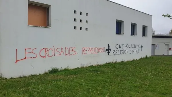 Fransa'da Macron'un faşistleri İbni Sina Cami'ne saldırdı - 4