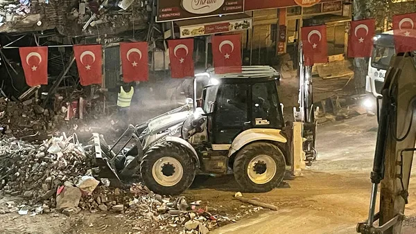 malatyada-coken-bina-hakkinda-yeni-gelisme-3-kisi-tutuklandi-onlarca-kisi-yaralanmisti-1636557644334.jpg Malatya'da çöken bina hakkında yeni gelişme! 3 kişi tutuklandı! Onlarca kişi yaralanmıştı - 3