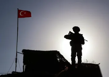 Son dakika: Milli Savunma Bakanlığı açıkladı! Yunanistan'dan gönderilen 5'i FETÖ 1'i PKK mensubu 20 kişi yakalandı