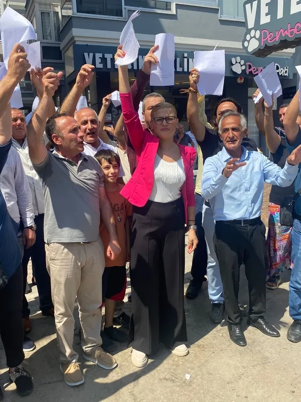 iyi-parti-izmirde-istifa-depremi-200-kisi-birden-1692562811203.jpg İYİ Parti İzmir’de istifa depremi! 200 kişi birden… - 1