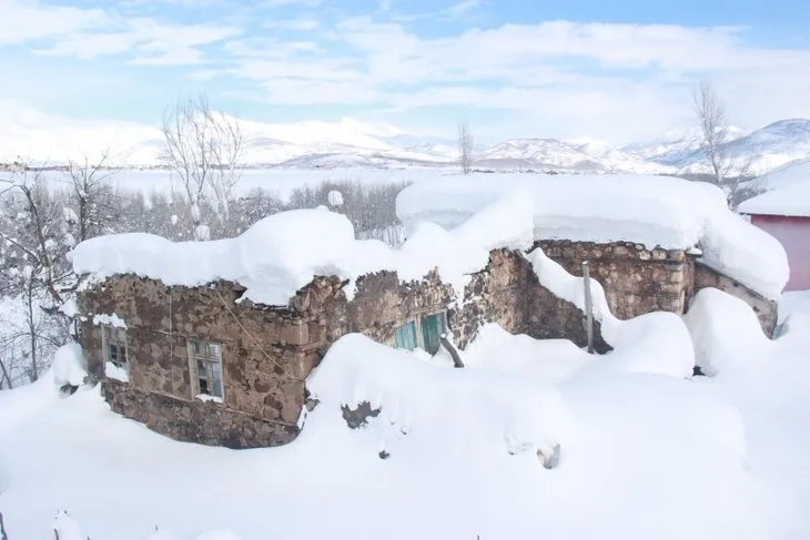 Tunceli’nin Ovacık ilçesi karlar altında kaldı!