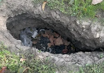 Elma bahçesinde obruklar oluştu evin duvarları çatladı