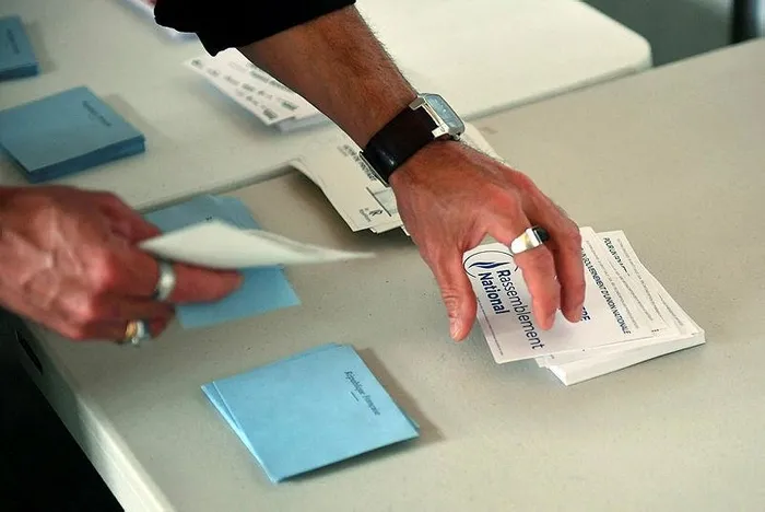 Fransa’da erken genel seçimin ikinci tur oylaması başladı